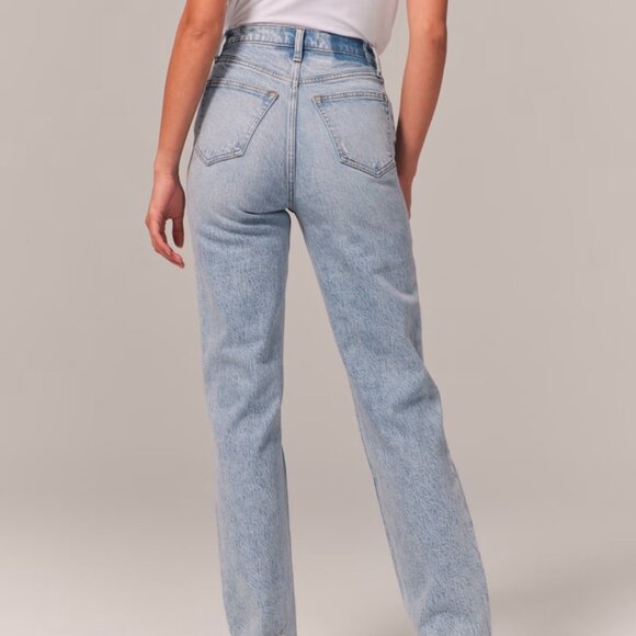 Ultra High Rise 90s Straight Jean (Light Wash) - Picture 2 of 5